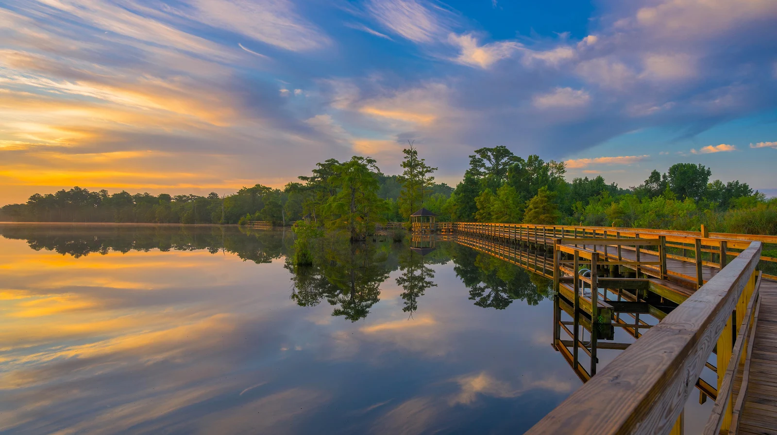 Colorful Sunrise Reflects On Boardwalk - Landscape Photography 4K Wallpaper (4000x2243)