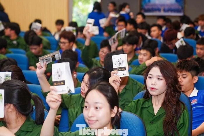 Hành trình từ trái tim - những câu hỏi lớn mở ra cuộc đấu trí của người trẻ - Báo Tiền Phong