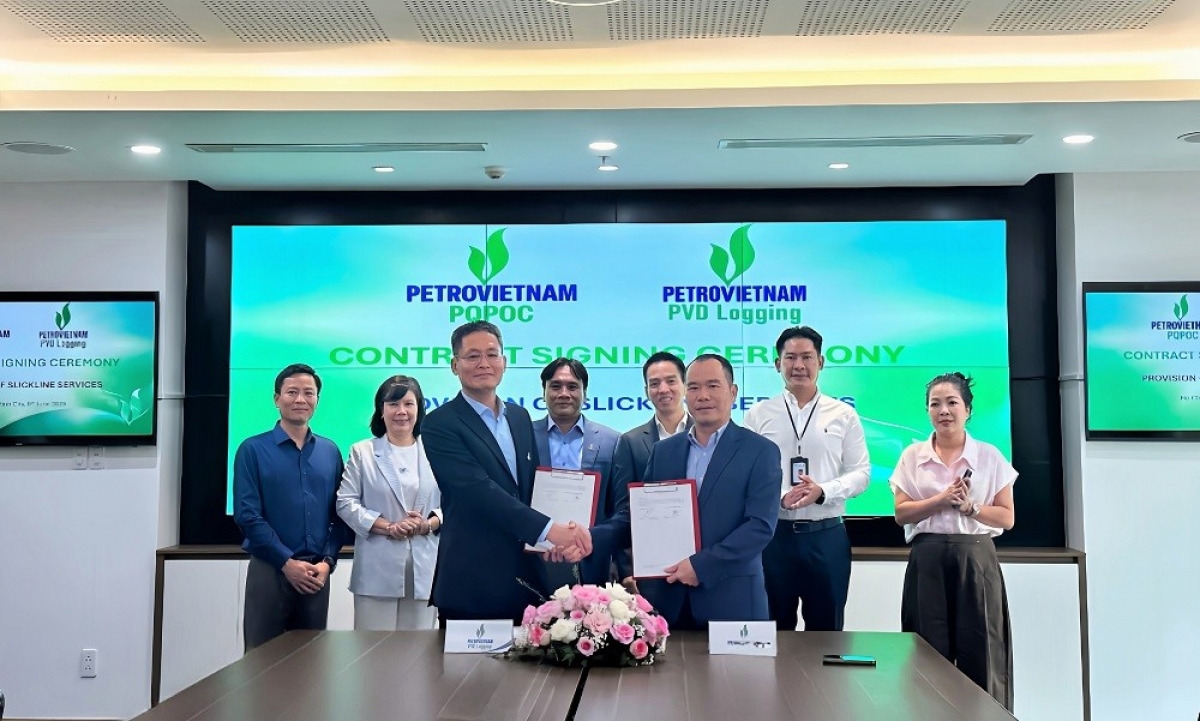 Ký kết hợp đồng cung cấp dịch vụ kéo thả thiết bị cho dự án phát triển mỏ khí Lô B