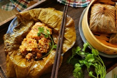 Vậy là chỉ với cách làm xôi gà lá sen cực kì đơn giản nhưng lại thơm ngon, hấp dân đến khó cưỡng lại đấy. Mình hãy thử ngay và cảm nhận mùi vị của món ăn nhé.
