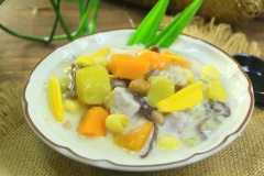 Chè kiểm là món chay ngon thường thấy ở chùa trong dịp rằm. Món chè kiểm bổ dưỡng và vô cùng thơm ngon. Chè có vị ngọt thanh, vị bùi béo từ các loại khoai cùng nước cốt dừa, chỉ cần thưởng thức một bát chè kiểm cơ thể bạn như được trút bỏ hết nỗi lo toan hối hả trong cuộc sống hàng ngày. Cùng vào bếp và thực hiện ngay món chè hấp dẫn này cho gia đình mình thôi!