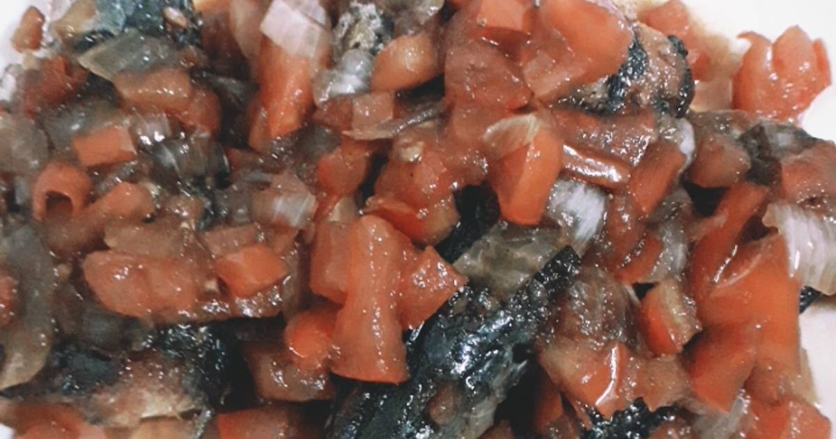 Cá nục chiên sốt cà