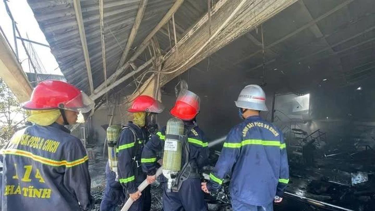 'Bà hỏa' thiêu rụi cửa hàng điện máy ở Hà Tĩnh - Báo Tri thức &amp; Cuộc sống