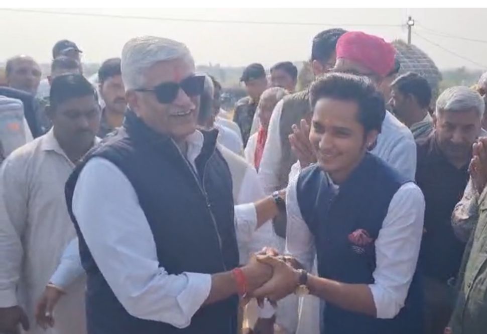 केंद्रीय मंत्री गजेंद्र सिंह शेखावत का युवा नेता मुदित खजांची ने किया स्वागत 