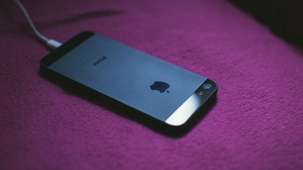 스마트폰 무선 충전 기술 종류별 구조와 효율 비교