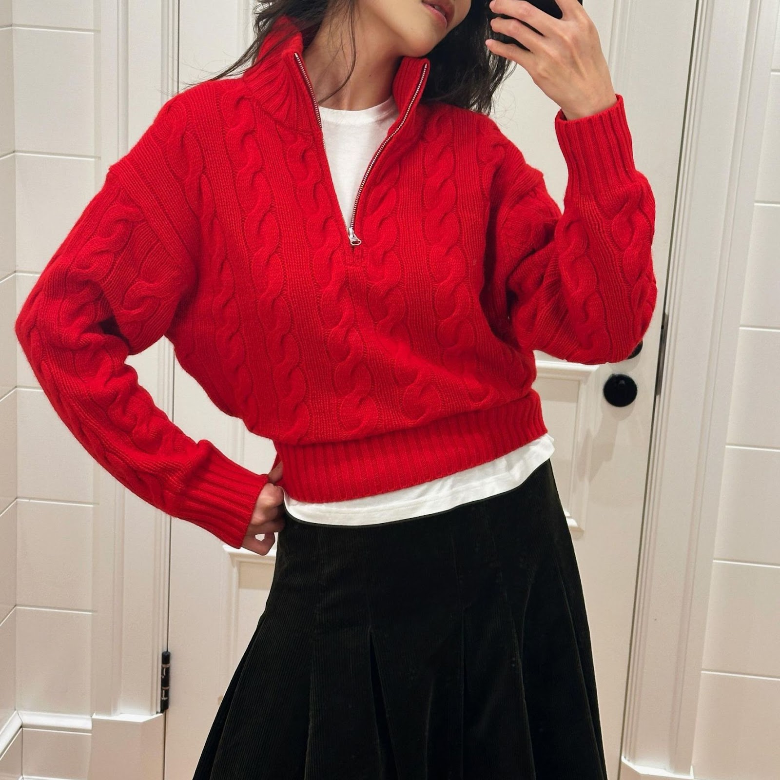 Zopfmuster-Strickpullover mit Reißverschluss und Stickerei