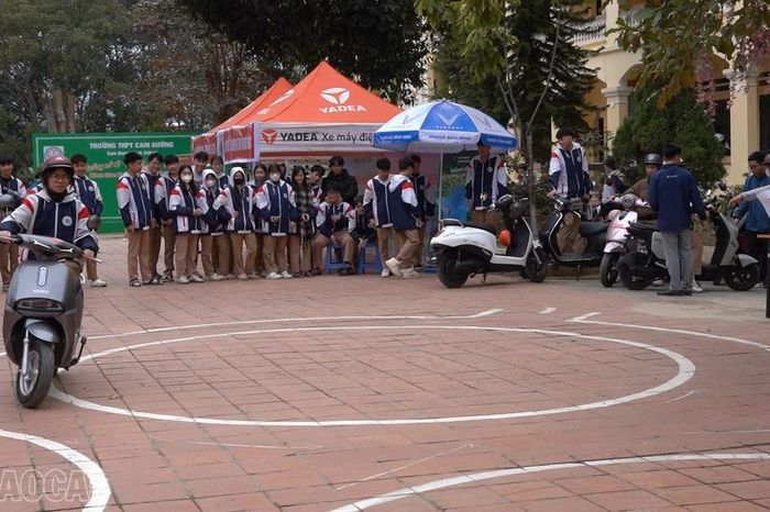 Đưa sa hình hướng dẫn an toàn giao thông vào học đường - Báo Lào Cai