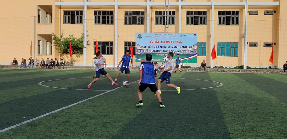 Bế mạc giải bóng đá chào mừng kỷ niệm 60 năm ngày thành lập Trường Đại học Tây Bắc