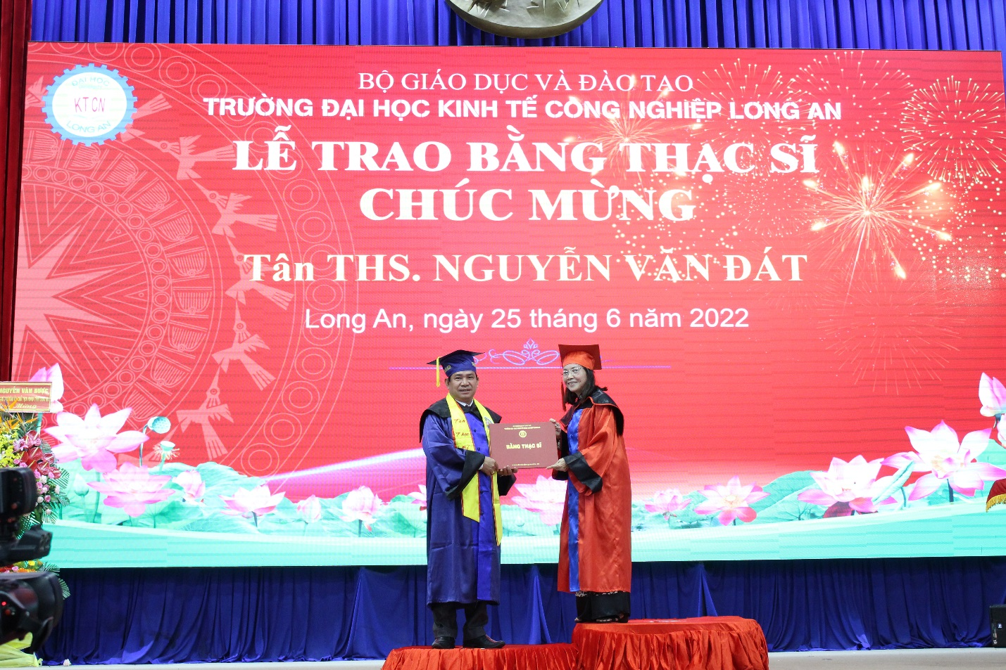 Vinh danh các tân thạc sĩ