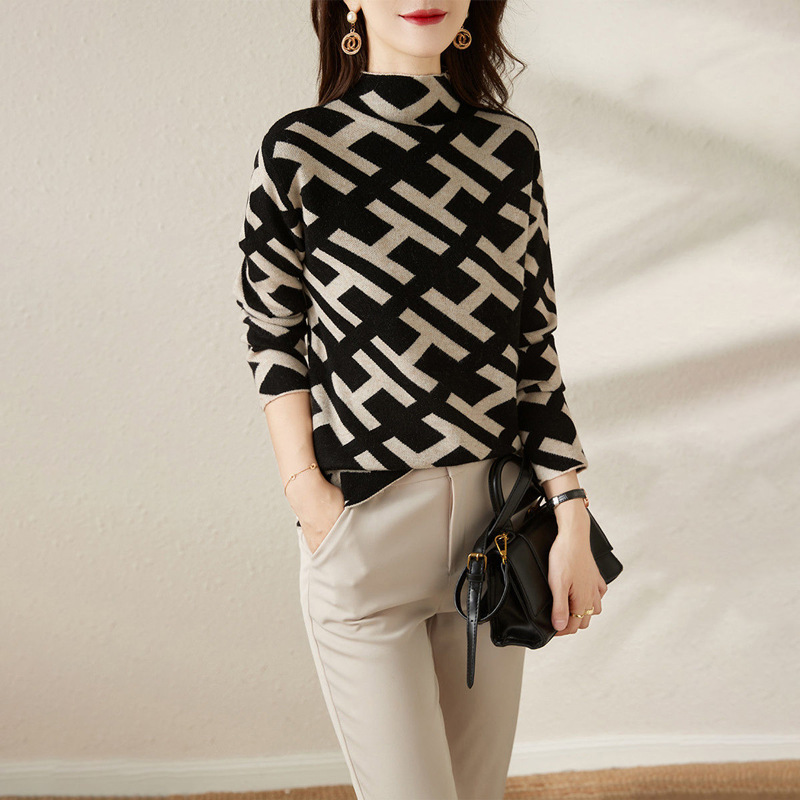 Women's Knitted Sweater with Letter Pattern