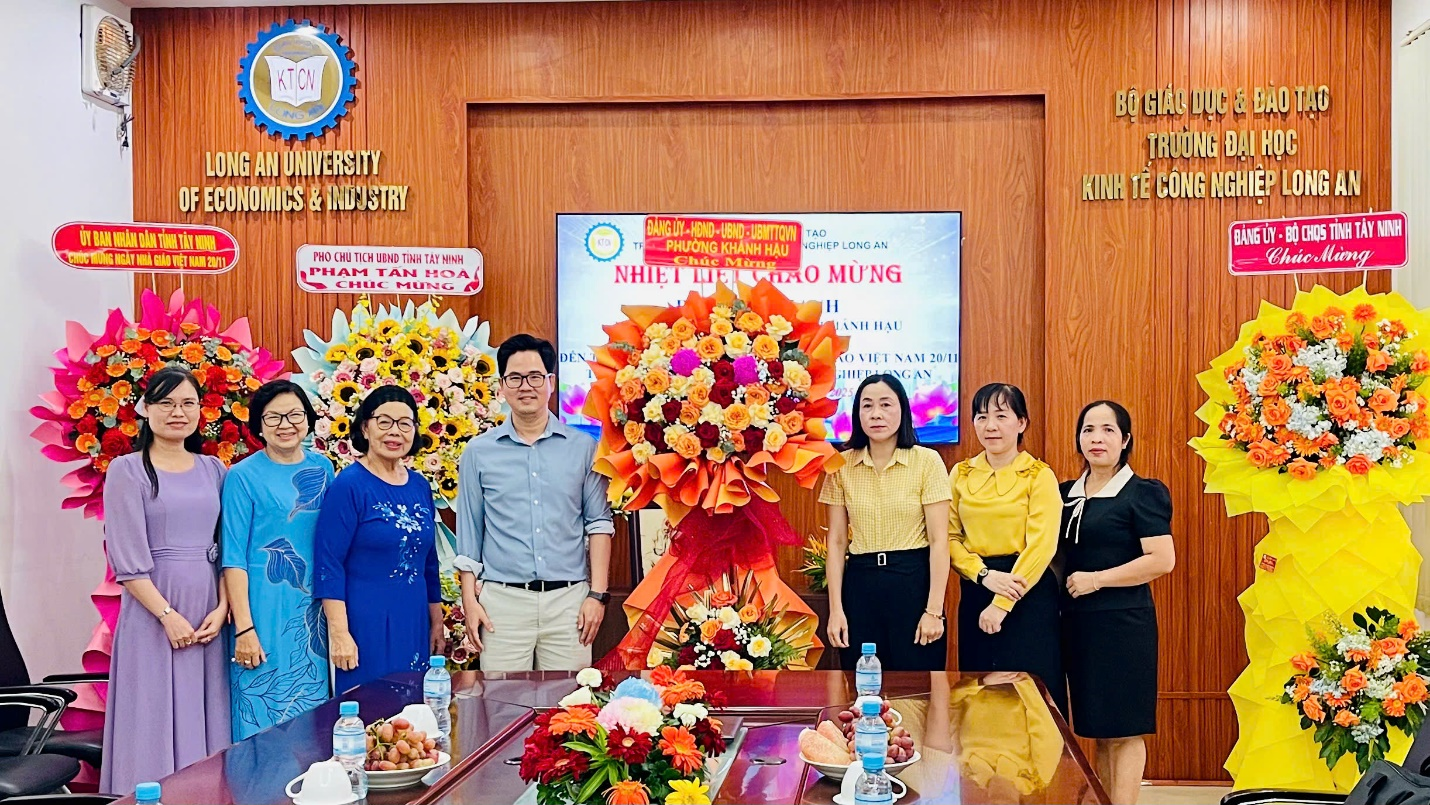 Hai đơn vị chụp ảnh lưu niệm