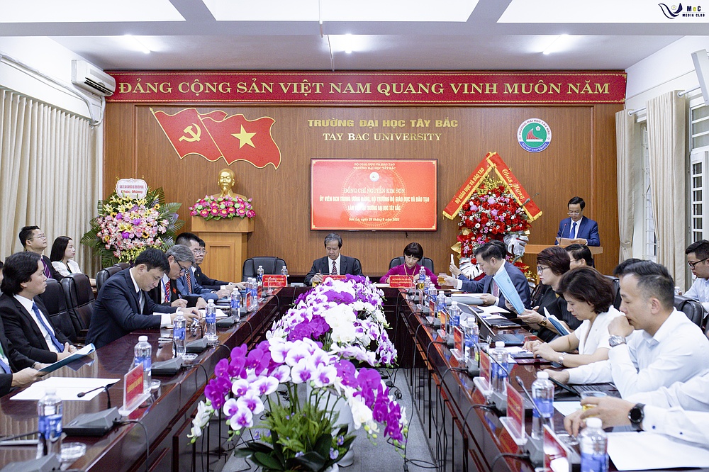 Đồng chí Nguyễn Kim Sơn,  Bộ trưởng Bộ Giáo dục và Đào tạo đến thăm và làm việc tại Trường Đại học Tây bắc