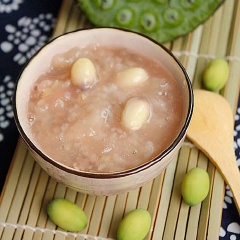Múc ra tô và thường thức nóng.