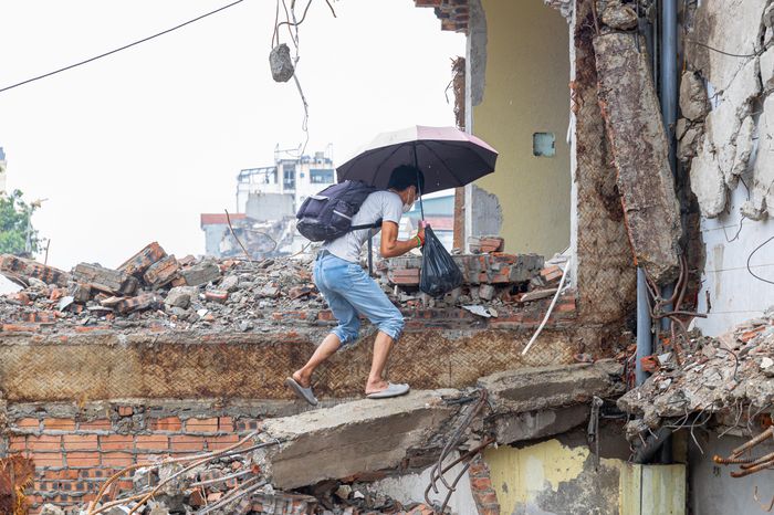 Cuộc sống trong những ngôi nhà bị 'cắt xẻ' phục vụ dự án cầu Trần Hưng Đạo - Báo VTC News
