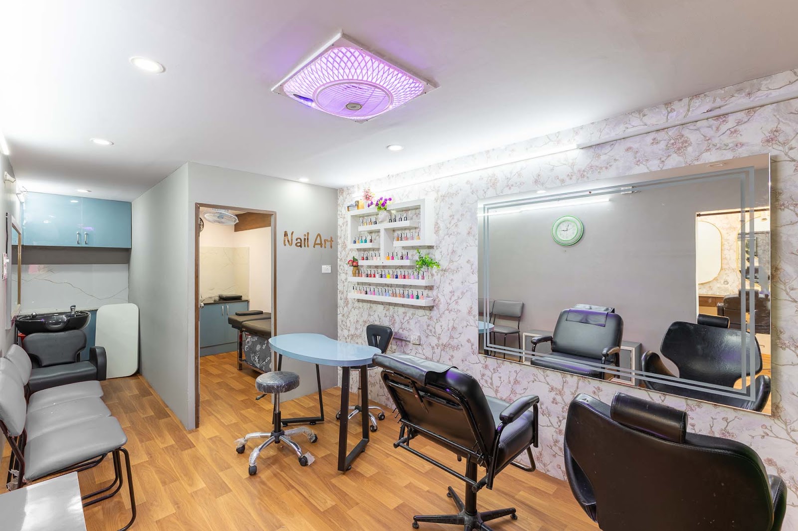Ladies Saloon