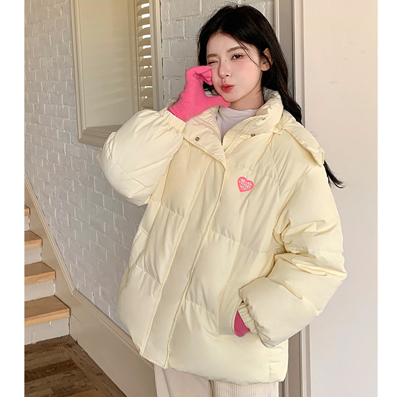 Short padded women's winter jacket in puffer style