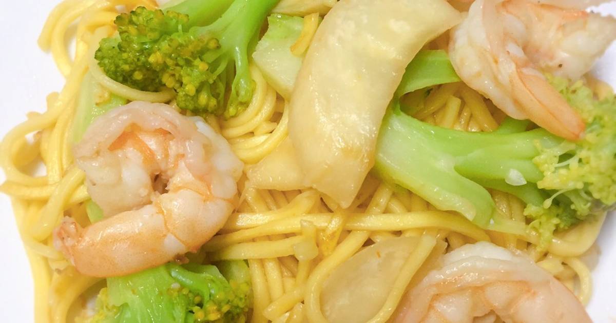 Mì xào tôm nấm