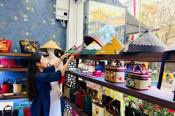 Nón Huế trong dòng chảy hiện đại - Báo Thừa Thiên Huế