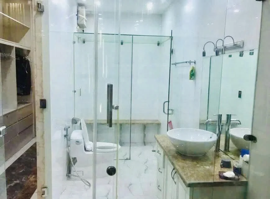 BÁN NHÀ MẶT TIỀN 223 Phan Đình Phùng, phường 15, Phú Nhuận. – ảnh nhà vệ sinh