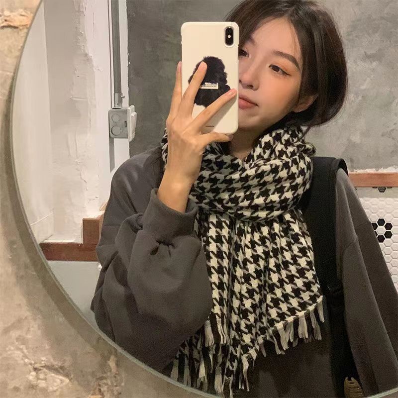 Karierter Schal im koreanischen Stil