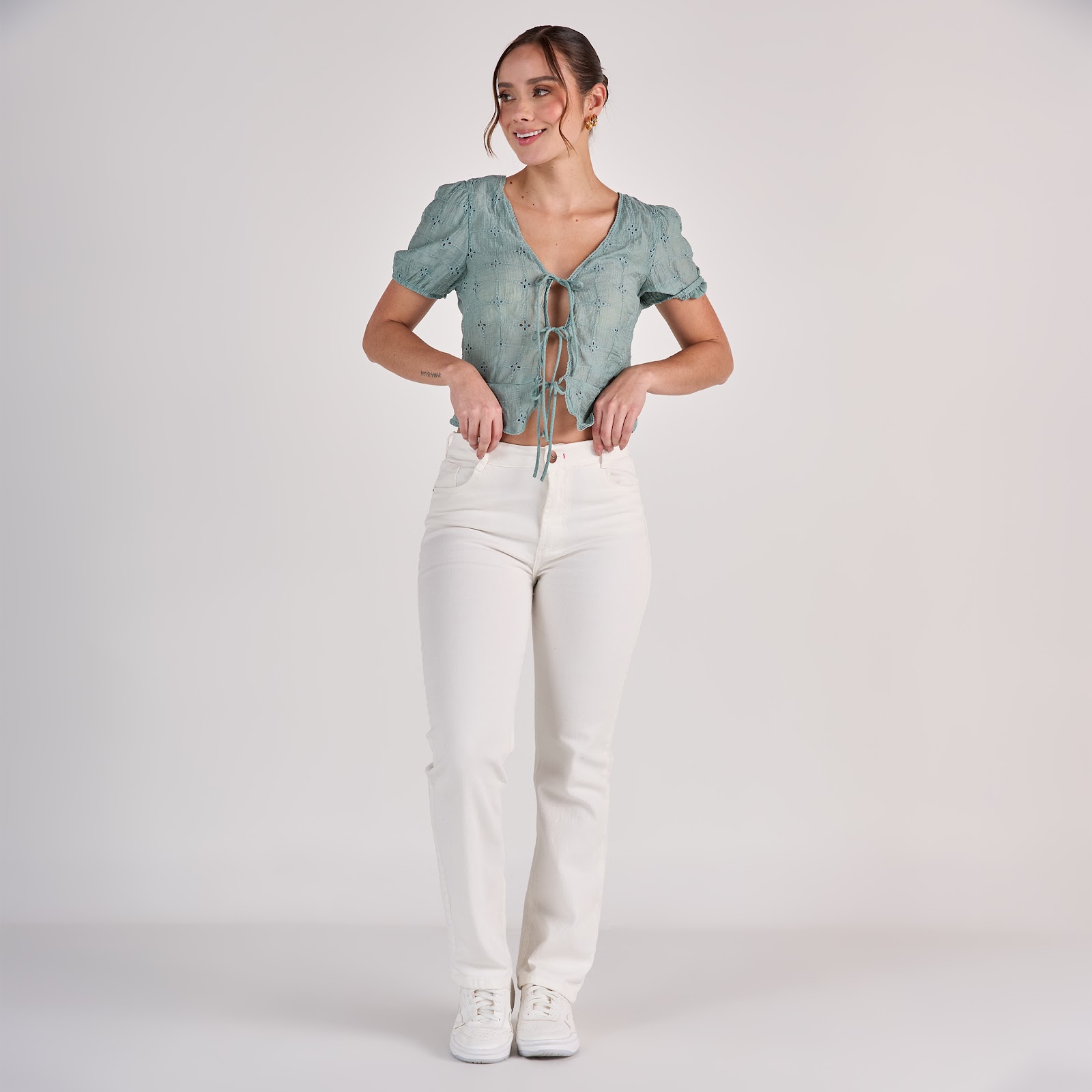 Jean dama straight tiro medio licrado, color Ivory