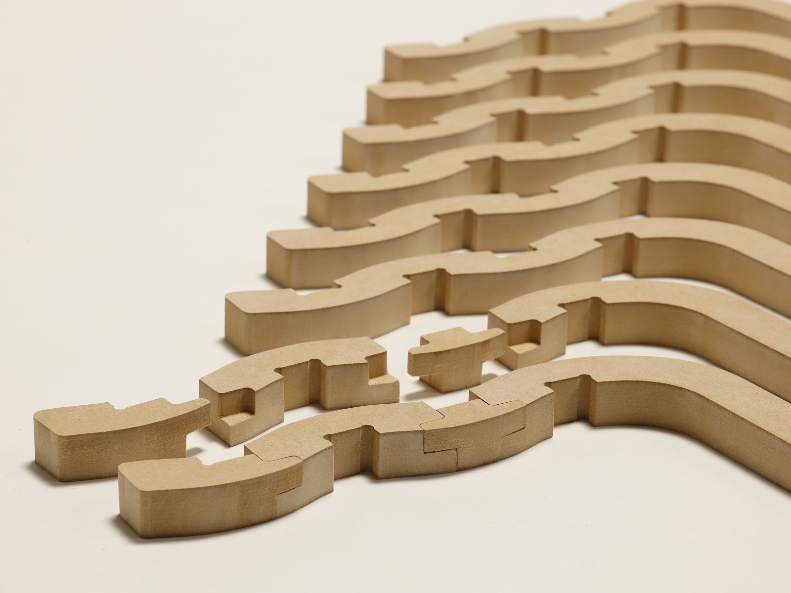 波型組み構造によるスツールの制作-thumb-1