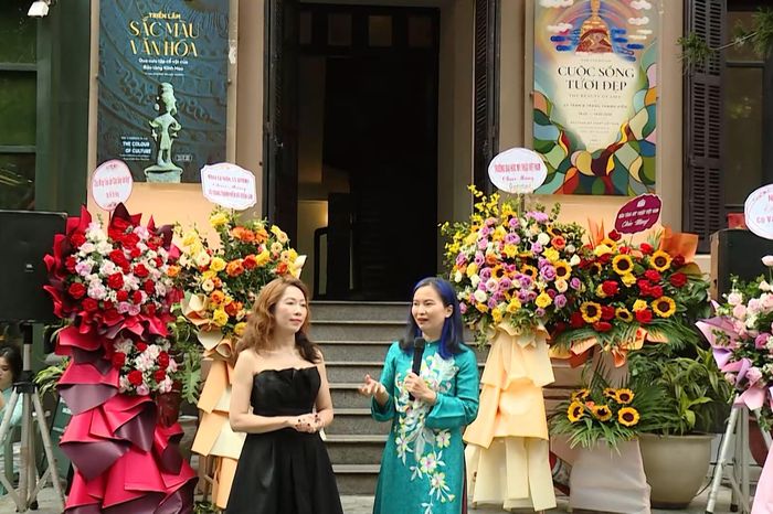 Tình yêu quê hương qua triển lãm tranh 'Cuộc sống tươi đẹp' - Đài Phát thanh và truyền hình Hà Nội