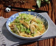 Công thức bắp cải xào tàu hũ ky này của mình đơn giản lắm đấy, vừa có thể dùng ăn chay vừa có thể ăn mặn cho bữa cơm gia đình đấy. Lưu ngay cách chế biến món ăn đơn giản này nhé.