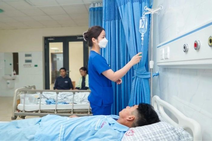 Nấu cỗ giúp đám cười ngày nắng nóng, người đàn ông say nắng, sốc nhiệt - Báo Tri thức &amp; Cuộc sống
