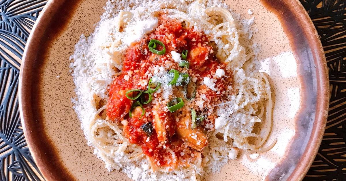 Mì Ý (Spaghetti) Thịt Trai Đen Sốt Cà Chua