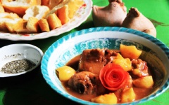 Món này dùng với cơm hay bánh mì đều ngon, có thể chấm muối tiêu chanh.