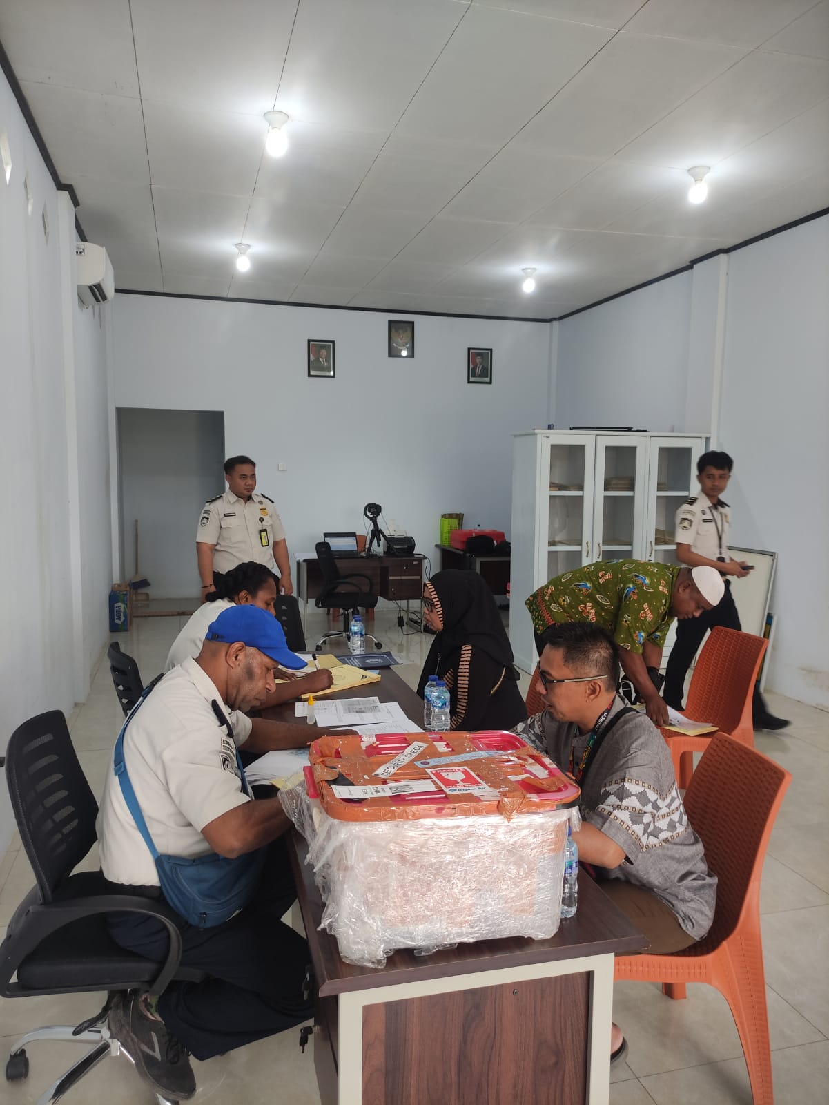 Foto perekaman oleh imigrasi passport di Kemenhaj Boven Digoel