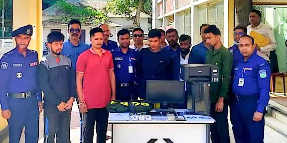 ফুলবাড়িয়ায় ডিবি সেজে ‘মাদক অভিযানের’ নাটক: পোশাক-ওয়াকিটকিসহ ধরা পড়ল ৫ ভয়ংকর প্রতারক