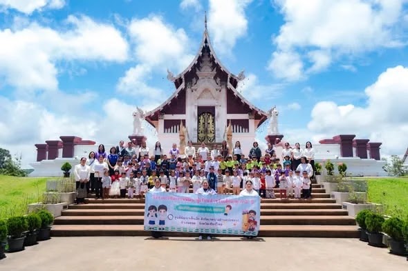 ข่าวเกี่ยวกับนักเรียนตอนนี้มาแรง….เทศบาลตำบลบ่อหลวง โดยการนำของนายกเทศมนตรีประนอม  หล้าจู  ได้นำนักเรียนอนุบาล 9 โรงเรียน ในเขตตำบลบ่อหลวง มาทำกิจกรรมที่วัดบ้านขุน พระภิกษุ และพี่เ