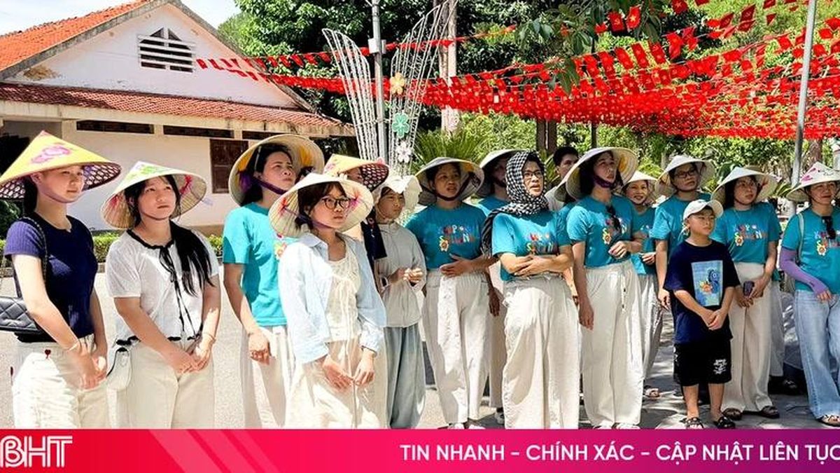 Tháng Bảy - cao điểm của du lịch về nguồn ở Hà Tĩnh - Báo Hà Tĩnh