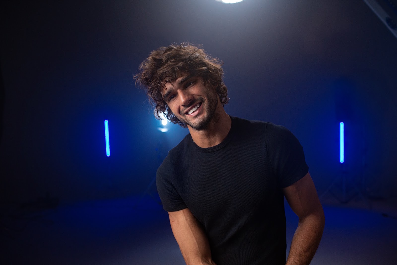 Marlon Teixeira em ensaio de estudio da campanha RARO