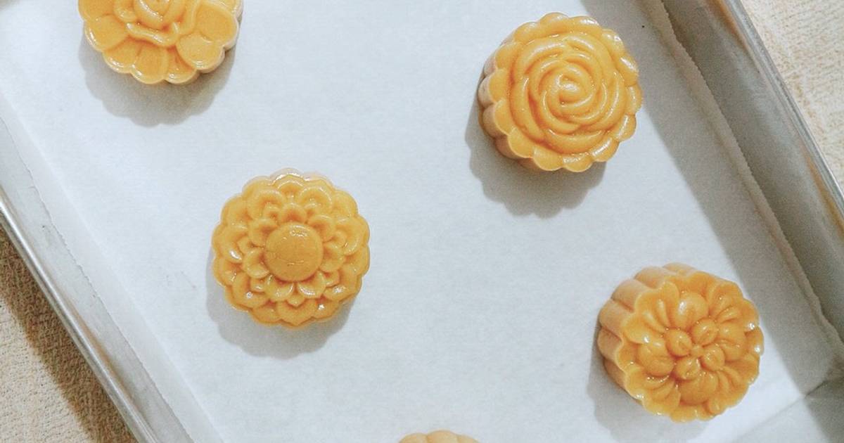 Bánh trung thu nhân đậu xanh - trứng muối
Nhân trà xanh