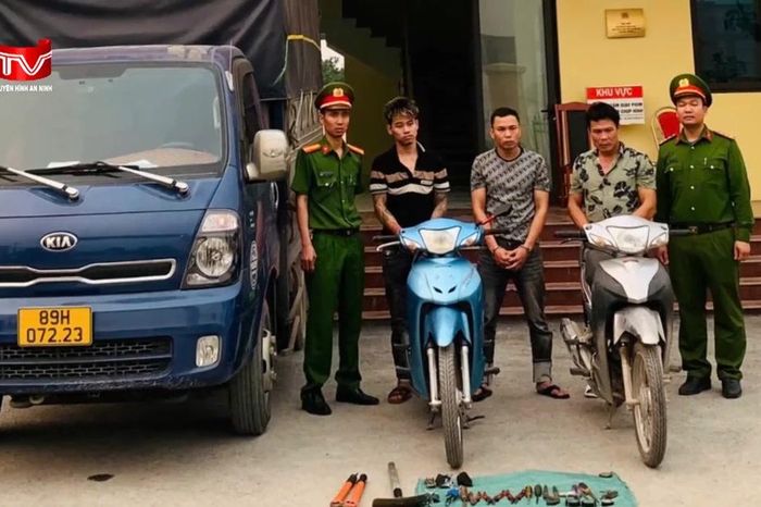 Nhanh chóng tóm gọn ổ nhóm trộm cắp xe máy nhiều tiền án - Chuyên trang An Ninh Thủ Đô - Báo Công an nhân dân