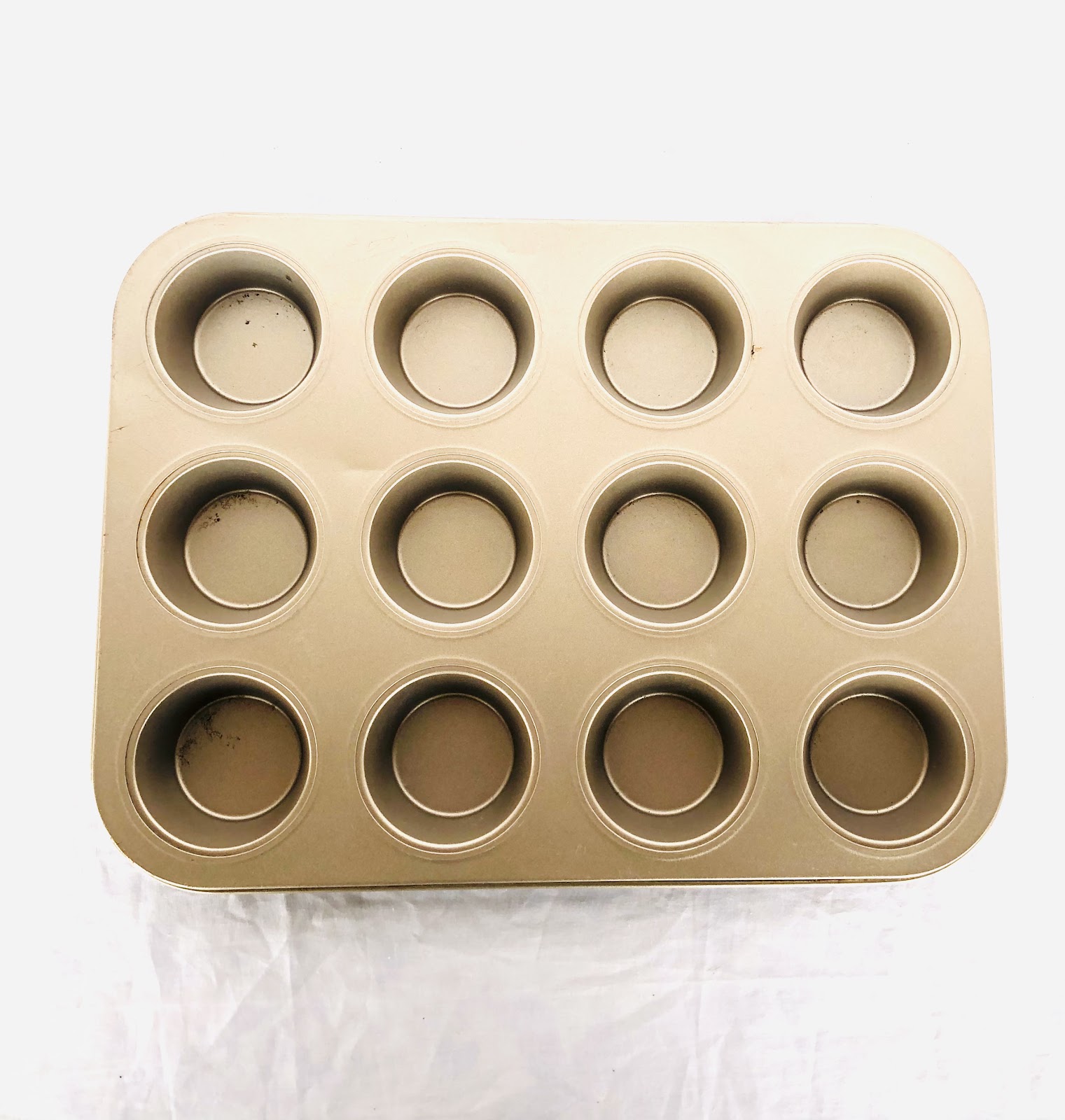 12 Holes Cupcake Pan