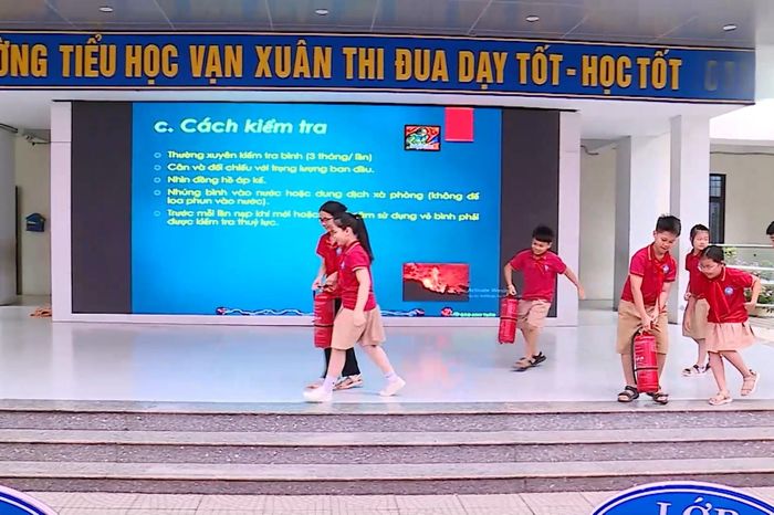 Nâng cao kỹ năng đề phòng hỏa hoạn cho học sinh - Đài Phát thanh và truyền hình Hà Nội