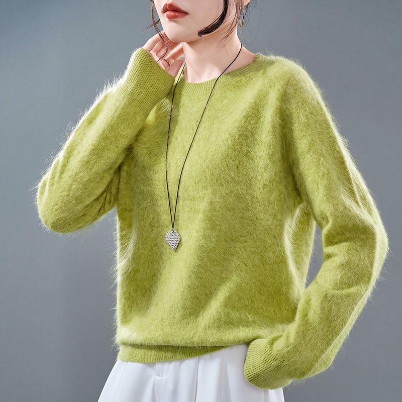 Women's sweater made from cashmere-wool blend, seamless