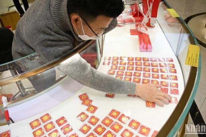 Giá vàng ngày 4/5: Giá vàng trong nước tăng trở lại trong khi giá thế giới giảm - Báo Nhân Dân