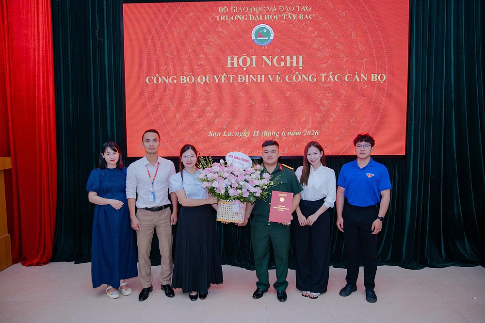 Trường Đại học Tây Bắc công bố các Quyết định về công tác cán bộ đối với Khoa Cơ sở và Trung tâm Giáo dục Quốc phòng An ninh