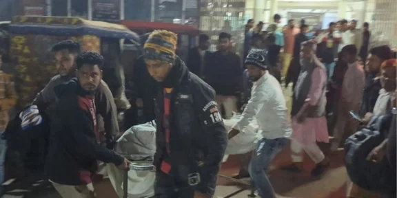 মুন্সীগঞ্জে গতির নেশায় ঝরল ৩ বন্ধুর প্রাণ: টঙ্গীবাড়িতে ট্রলিতে ধাক্কায় ভয়াবহ মোটরসাইকেল দুর্ঘটনা