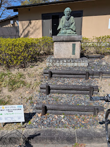 伊藤圭介さんの銅像