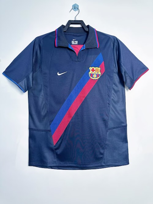 Tercera equipación del Barcelona 2002-03.jpeg