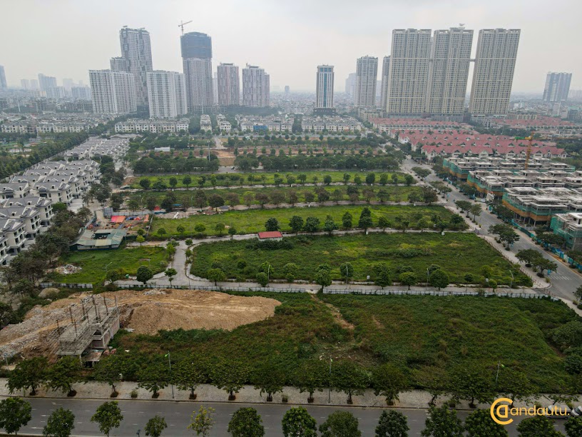 <p>Khu đô thị Dương Nội Nam Cường là khu đô thị hoàn chỉnh, hiện đại bậc nhất, được thiết kế tinh tế, gia chủ vừa có không gian rộng rãi để tận hưởng cuộc sống xanh, gần gũi với thiên nhiên, vừa đảm bảo mỗi thành viên trong gia đình đều có đủ không gian riêng cho mọi sinh hoạt khác.</p>
<p>Dự án khu đô thị Dương Nội được chia làm 3 phân khu chính gồm: Khu đô thị Dương Nội 1 (Phân Khu A), Khu đô thị Dương Nội 2 (Phân Khu B), Khu đô thị Dương Nội 3 (Phân Khu D) nằm rải trên mặt đường Tố Hữu và được chia ra làm nhiều các tiểu khu nhỏ.</p>
<p>Khu đô thị Dương Nội 1 (Phân Khu A):</p>
<ul>
<li>Tiểu Khu An Khang Villa</li>
<li>Tiểu Khu An Phú Shop – Villa</li>
<li>Tiểu Khu An Vượng Villa</li>
<li>Chung Cư Cao Cấp Anland Premium</li>
<li>Chung Cư Cao Cấp Anland Complex</li>
<li>Chung Cư Cao Cấp Anland Lakeview</li>
</ul>
<p>Khu đô thị Dương Nội 2 (Phân Khu B):</p>
<ul>
<li>Khu Chung Cư The Spark</li>
<li>Khu Biệt Thự Will State</li>
</ul>
<p>Khu đô thị Dương Nội 3 (Phân Khu D):</p>
<ul>
<li>Khu Liền Kề Đô Nghĩa</li>
<li>Khu Biệt Thự Sol Lake Villa</li>
</ul>
<p>Khu chung cư cao cấp bao gồm nhiều cao ốc được thiết kế theo tiêu chuẩn quốc tế với chiều cao từ 25 – 51 tầng. Các tầng dưới phục vụ cho các hoạt động công cộng, dịch vụ và thương mại, các tầng trên dành cho văn phòng và nhà ở cao cấp.</p>
<p>Khu biệt thự cao cấp quy hoạch trên diện tích 35 ha. Quần thể biệt thự với diện tích các biệt thự từ 200m2 –1000m2, được thiết kế hiện đại theo phong cách châu âu với tuyến phố đi bộ và tối đa hóa bề mặt tiếp xúc với ánh sáng và cảnh quan thiên nhiên, tỷ lệ xây dựng 60%.</p>
<p>Khu biệt thự song lập được quy hoạch trên diện tích 32 ha với diện tích các biệt thự từ 150 – 250 m2, tỷ lệ xây dựng 70%. Thiết kế và xây dựng đồng bộ, ưu tiên tối đa đến cảnh quan và môi trường sống, cùng với sự đồng bộ của các công trình tiện ích trong khu vực sẽ mang đến khu đô thị nói riêng và TP Hà đông nói chung một phong cách sống mới.</p>