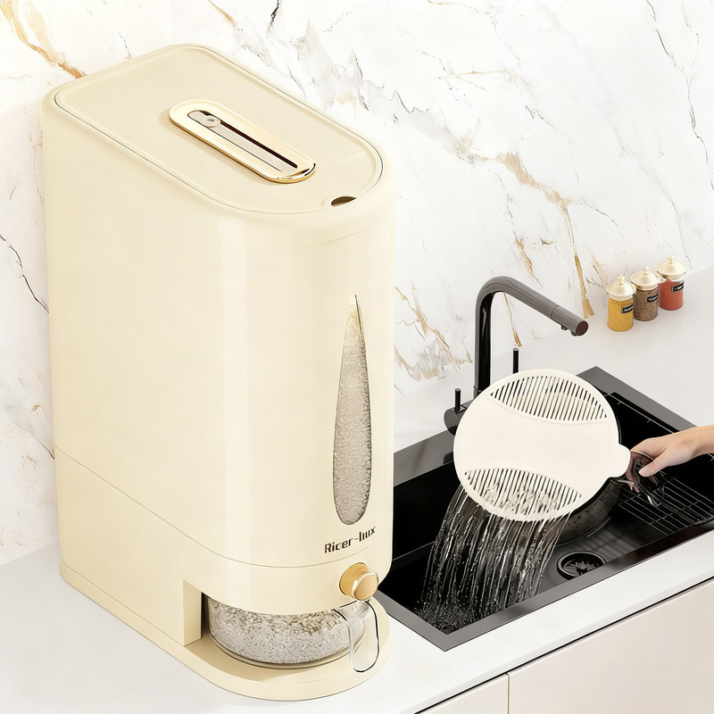 Plastic rice container with pressure closure, airtight
