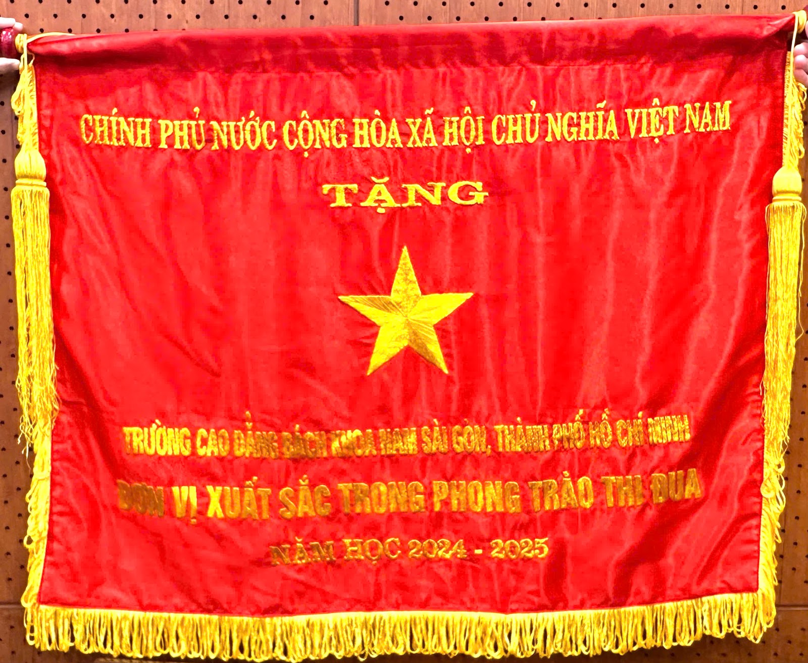 Trường Cao đẳng Bách khoa Nam Sài Gòn nhận Huân chương Lao động hạng Ba và Cờ thi đua của Chính phủ năm 2026