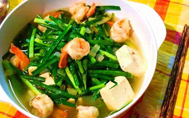 Canh Tôm Đậu Hũ Nấu Lá Hẹ